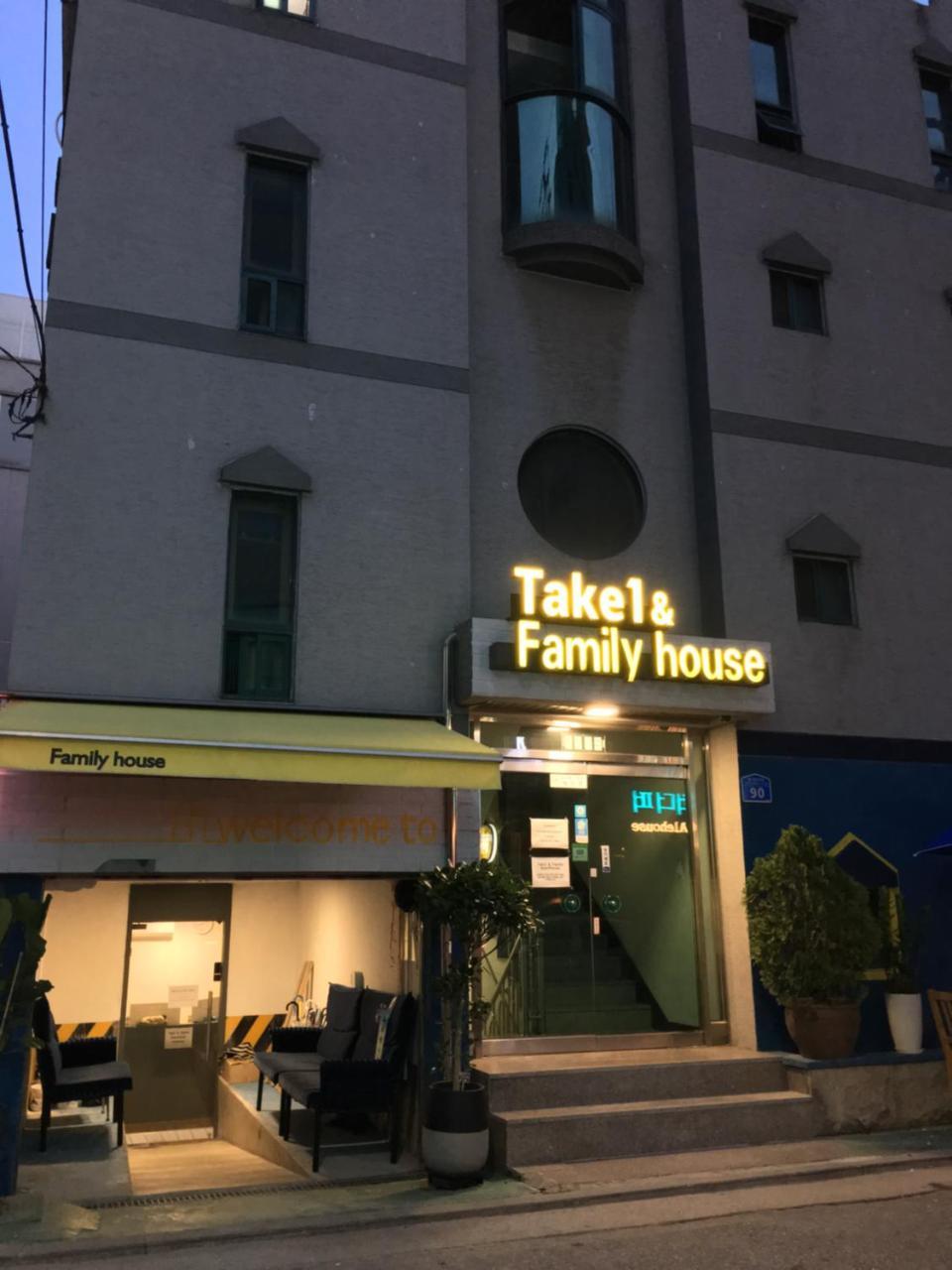 Take 1 Guesthouse Hongdae Сеул Экстерьер фото